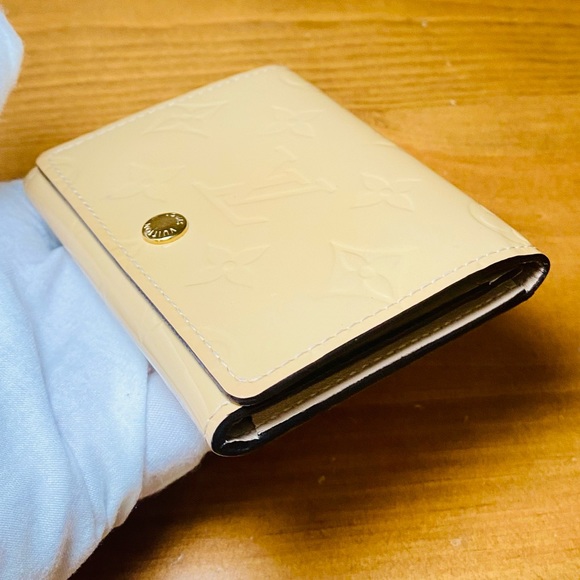 EUC Louis Vuitton Cream Envelope Carte de Visite Monogram Vernis Wallet - Picture 6 of 15
